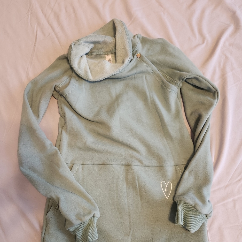 Latched Mama harbor snap sweatshirt